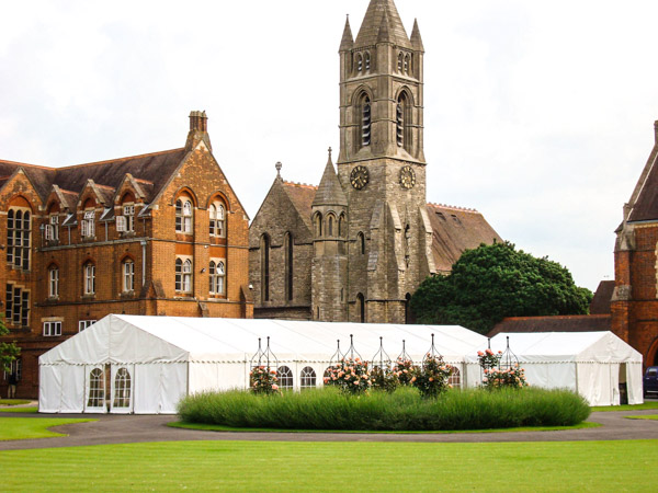 Temporary structure for social distancing at School